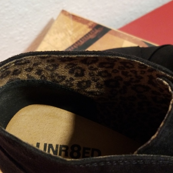 Boots - Picture 4 of 4